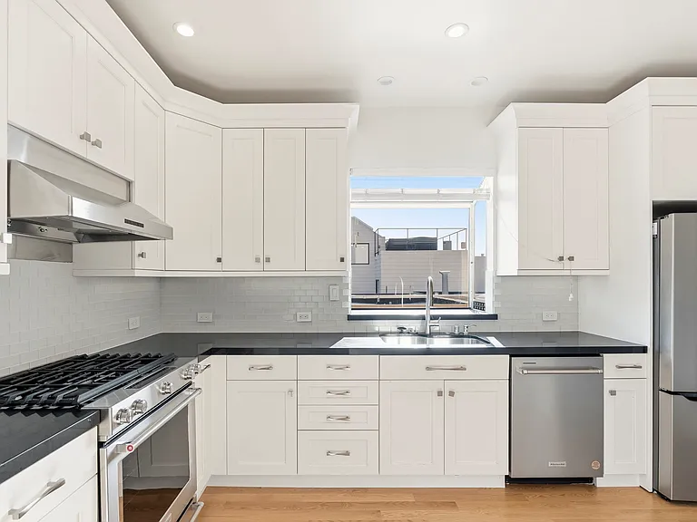 1924 Filbert St #2 — Photo 9