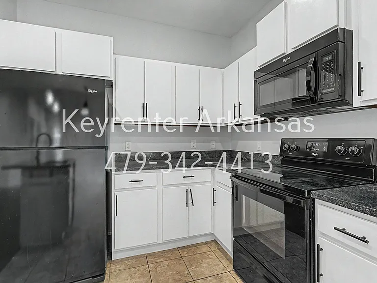 4435 W Pecan St — Photo 4