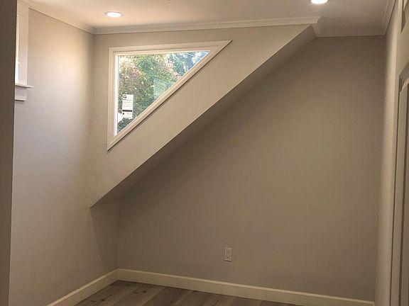 3rd image of 1565 Hampshire St