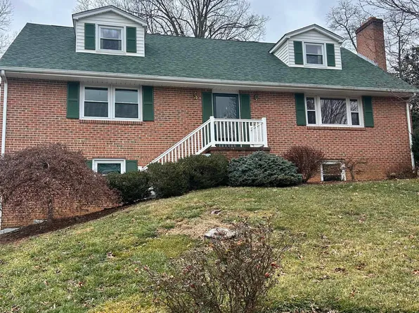 908 Ridgecrest Cir, Staunton, VA 24401