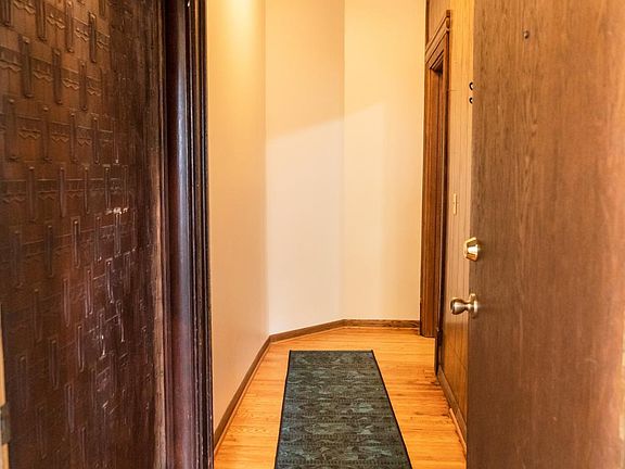 5th image of 2707 Fremont Ave S