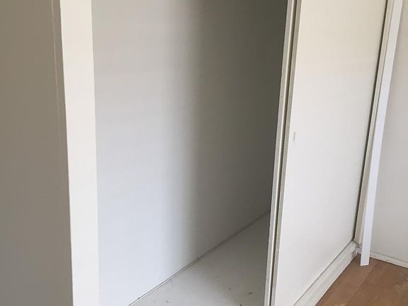 Closet (reference photo)