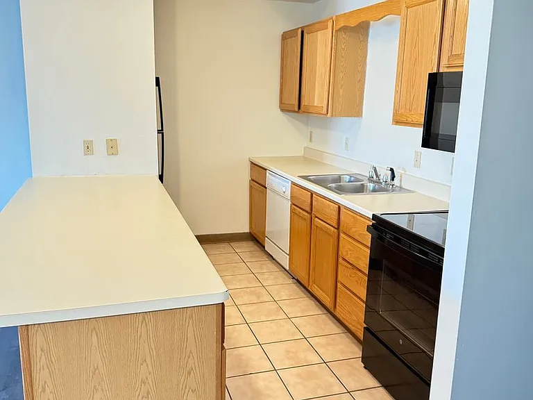 Pointe West Apartments — Photo 43