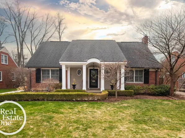 319 Cloverly Rd, Grosse Pointe Farms, MI 48236