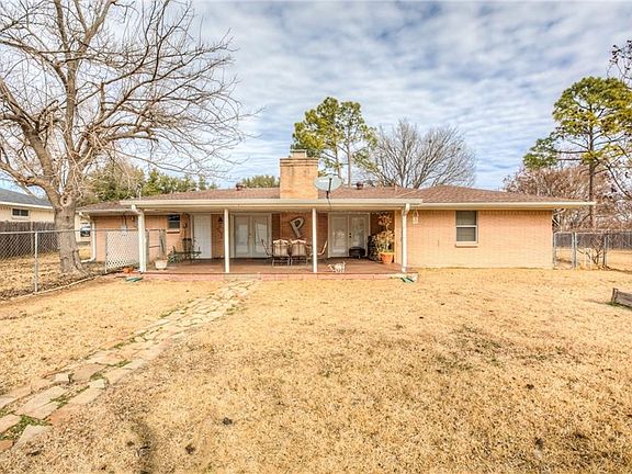 3rd image of 2403 Bowie Cir