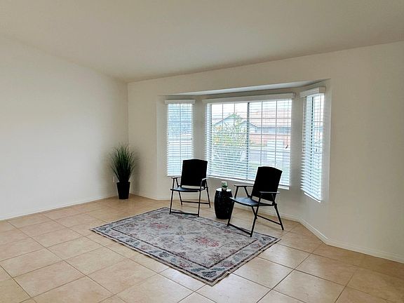 4th image of 44365 Foxtail Cir