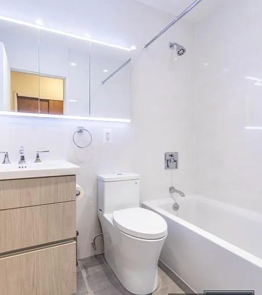 214 E 24th St #4B — Photo 4