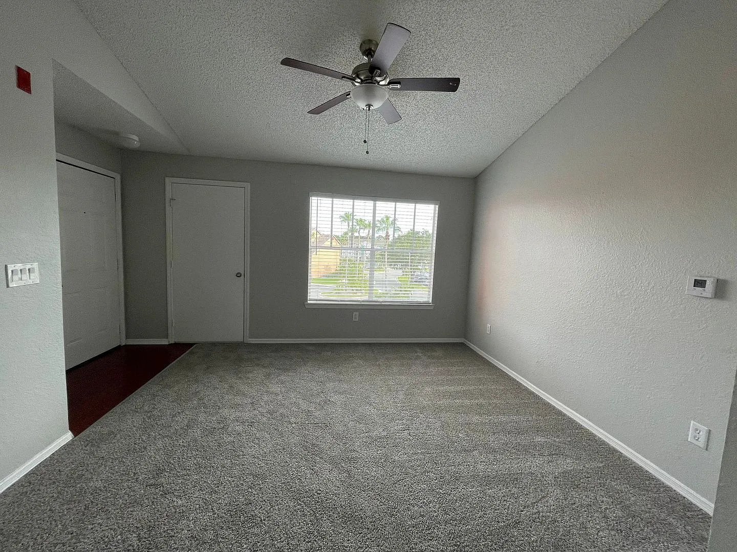 Beautiful Condo available on July 1st. Do not miss this opportunity. — Photo 2
