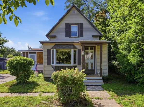 48 Grant St, Dracut, MA 01826