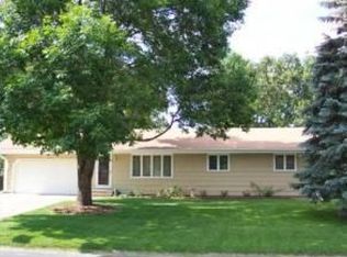 2325 Oakwood Dr, Mounds View, MN 55112