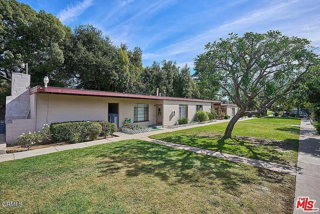 3 bed, 2.0 bath, 900 sqft, $2,950 — Photo 3