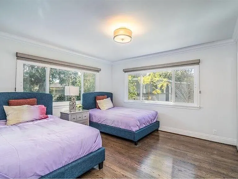 555 Sierra Madre Blvd — Photo 20