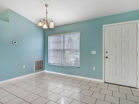 4th image of 218 Certosa Ave NE