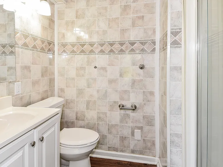 1587_024_main_bathroom_12984431.jpg
