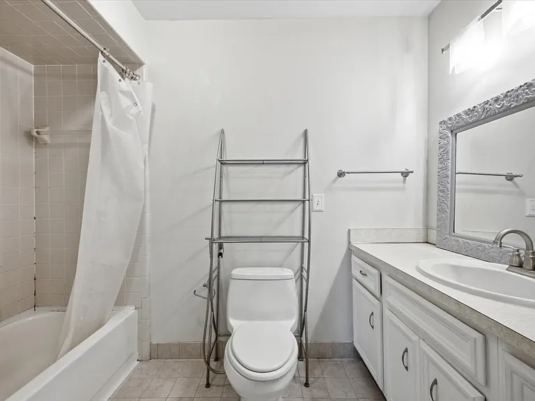 15820 Newport Dr — Photo 18