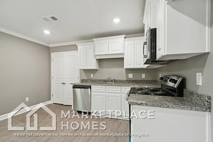 2102 Moss St — Photo 10