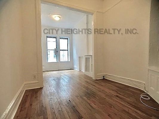1st image of 211 E 10th St APT 1