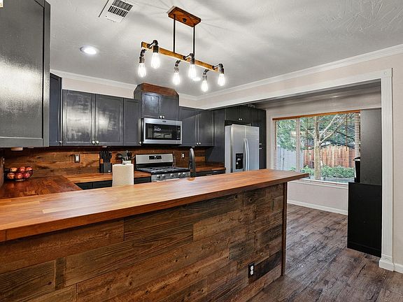 2nd image of 23 Shasta Dr