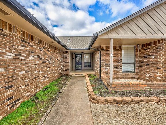 4th image of 309 Little Chisholm Cir