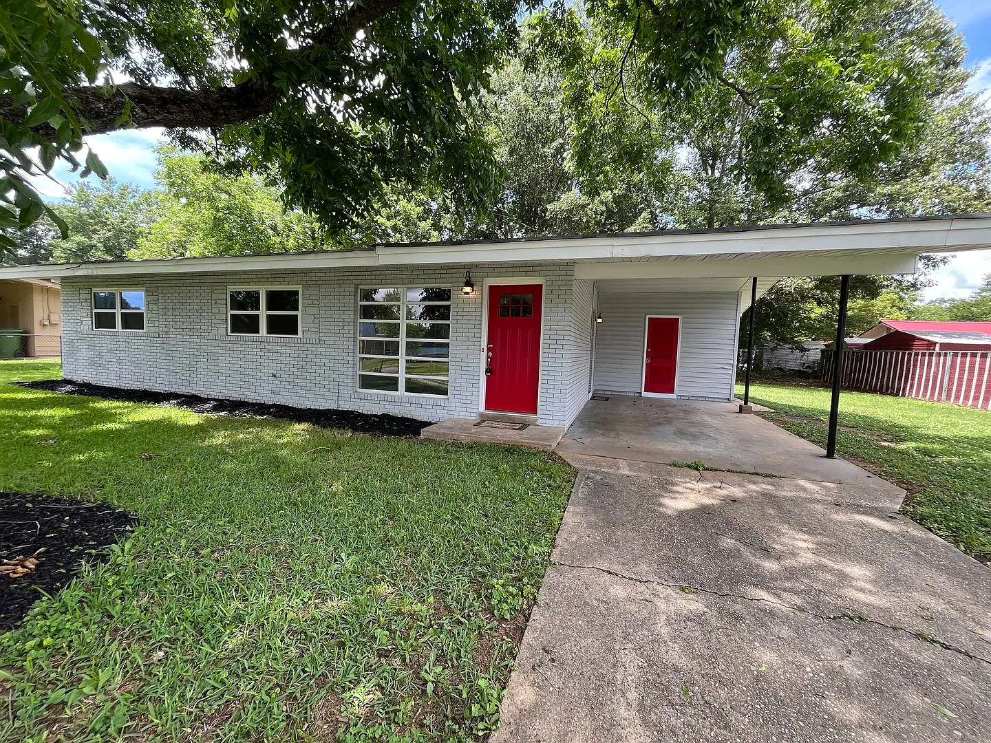 Move In Special!! Two Free Months With 24 Month Lease. Months 2 And 13 Will Be Free — Photo 2