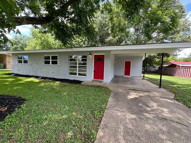 2503 Broadmoor Dr — Photo 2