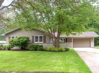 1262 Adirondack Dr, Northbrook, IL 60062