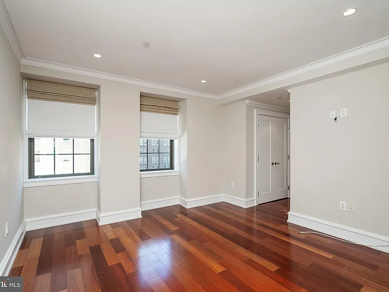 219 S 18th St #29-709 — Photo 19