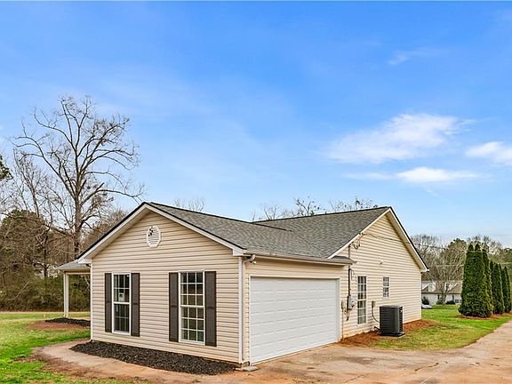 3rd image of 185 Wilson Rd