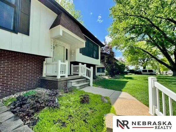 11441 Queens Dr, Omaha, NE 68164
