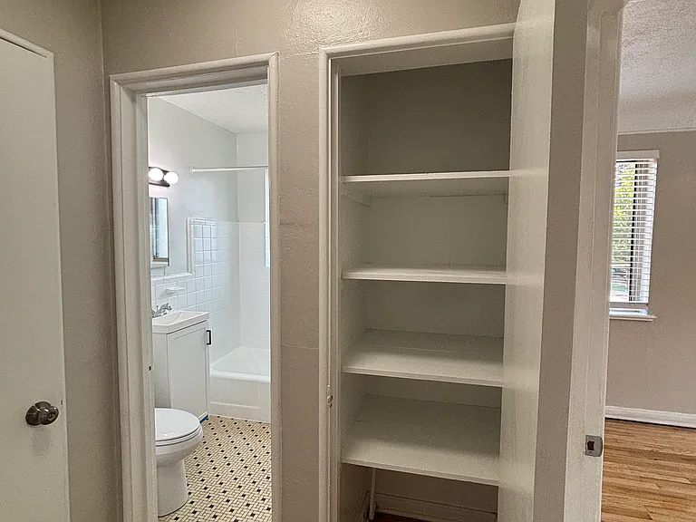 Leyden Apartments — Photo 26