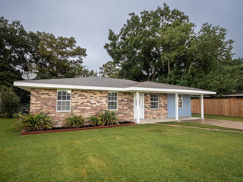 1st image of 243 Blue Bonnet Dr