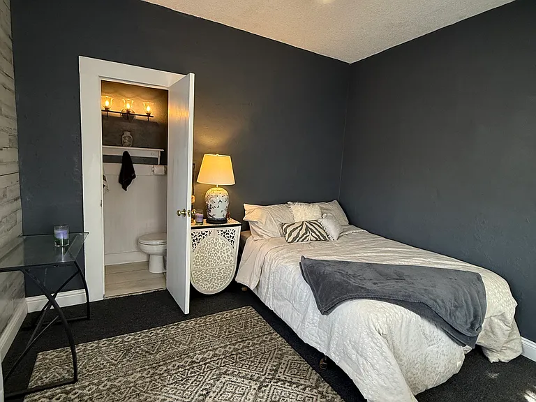 331 Pleasant St — Photo 14