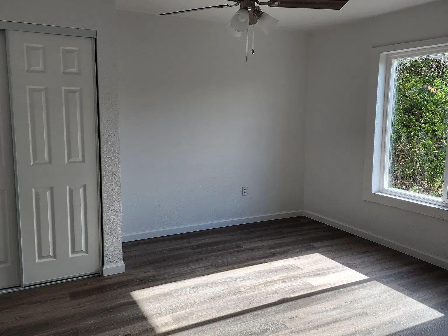 5 bed, 1728 sqft, $2,400 — Photo 4