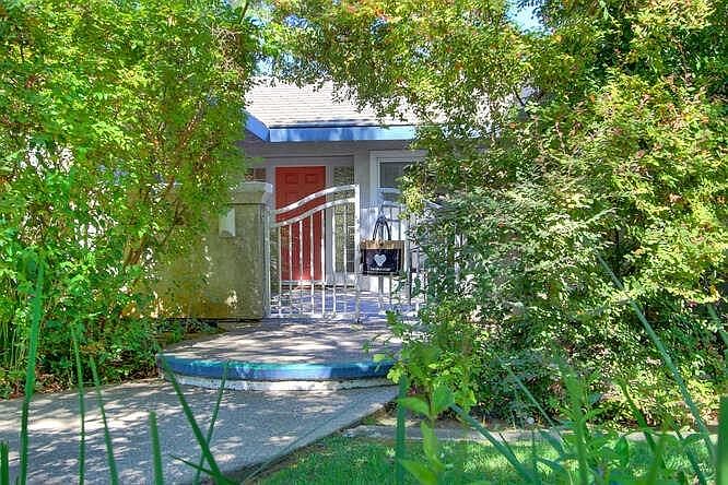 1st image of 5699 Rolling Oak Dr