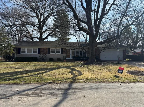 758 Wenneker Dr, Saint Louis, MO 63124