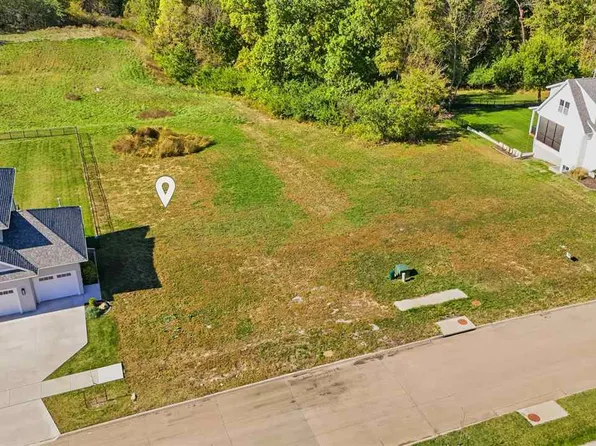 1143 Tamarack Trl, Iowa City, IA 52245