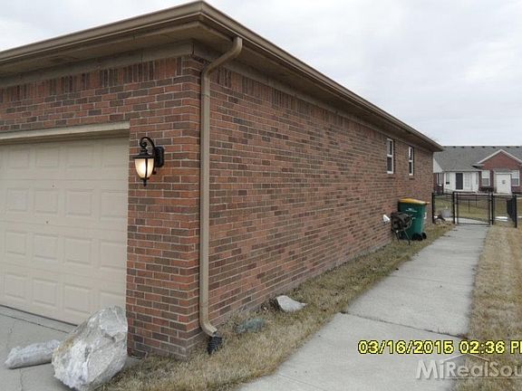 5th image of 36509 Saint Clair Dr
