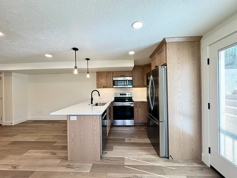 698 S Lake View Dr #B — Photo 6