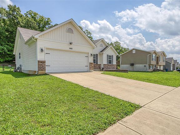 3rd image of 1480 Saint Charles Dr