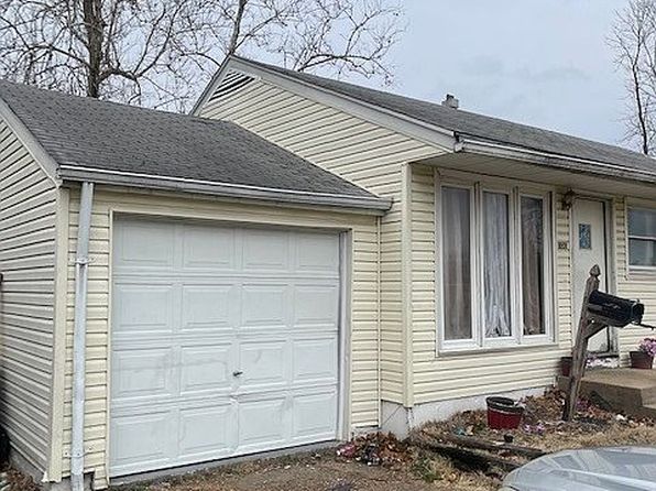 10383 Renfrew Dr, Saint Louis, MO 63137