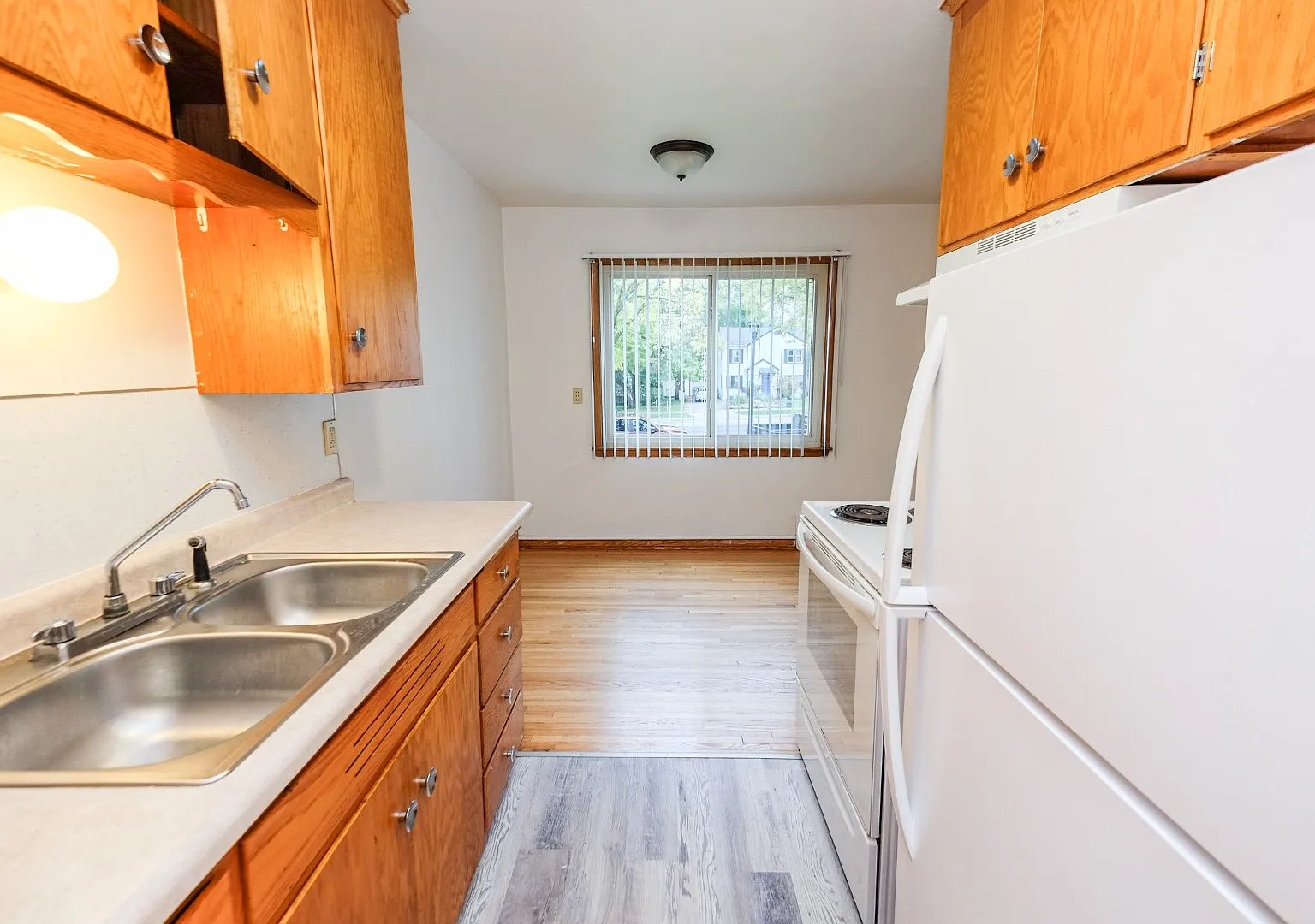 4330 Minnehaha Avenue — Photo 2