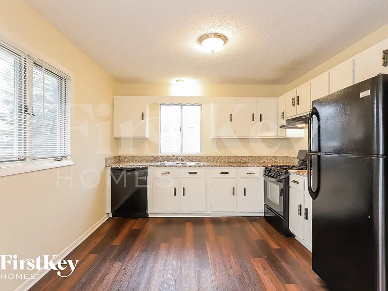 185 Mulford Dr — Photo 6