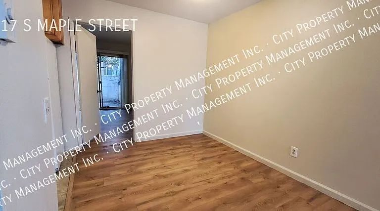 1317 S Maple St — Photo 7