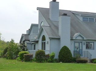 F6 Pondview Dr, Pittsfield, MA 01201