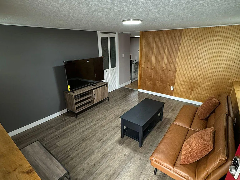 727 N Alvord St #BASEMENT — Photo 2