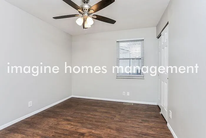 408 Willow Wood Ct — Photo 10