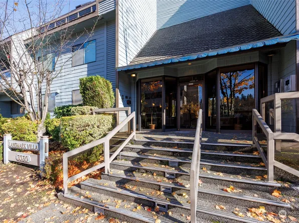 3030 80th Avenue SE #209, Mercer Island, WA 98040