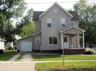 602 N Cedar St, Monticello, IA 52310