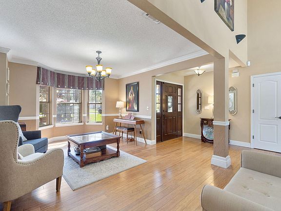 4th image of 225 Galway Dr