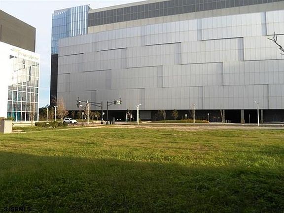 3rd image of 118 S Massachusetts Ave